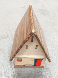 Caja madera en forma de casita alpina | 13 x 17 x h 17 cm