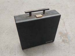 Maletín porta cassettes CLEMENTS | Negro | 29 x 9 x h 32 cm.