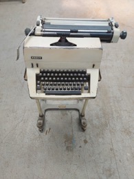 Máquina escribir FACIT_Modelo 1730  | 87 x 58 x h 45 cm