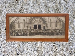 Marco madera moldurado con fotografía CONGREGACIÓN RELIGIOSA | 63 x 2 x h 29 cm