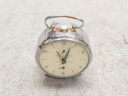 Reloj despertador COMERCIAL FARIÑA_valencia | 9 x 5 x h 12 cm