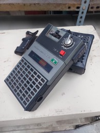 Reproductor grabadora CASSETTE SANYO Dynamic Sonic System con funda piel | 12 x 22 h 6 cm