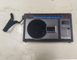 Radio transistor analógico portátil IMPEL | 15 x 4 x h 9 cm