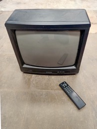 Televisor VANGUARD con mando | Años 90 | 35 x 36 x 32 cm